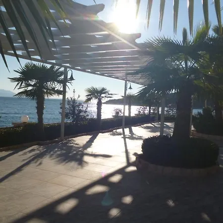 In Seafront Afa 1 * בורש